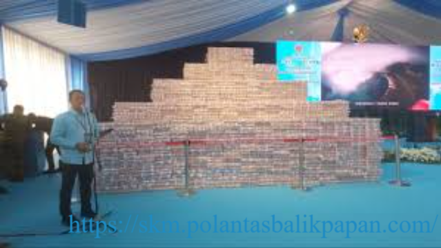 FOTO: Tumpukan Uang Rp1027 Triliun